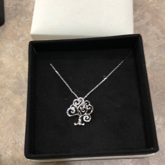 Jewelry - NWT sterling silver family tree necklace